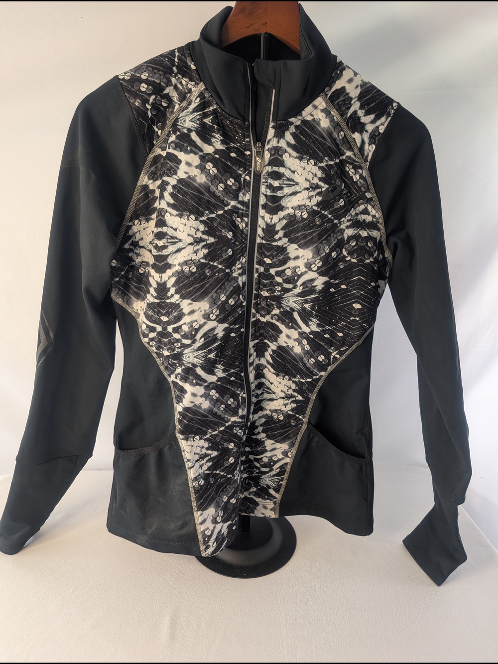 Asics Womens Black & White Patterned Zip-Front Jacket And Cropped Leggings Set M